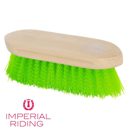 Brosse poils dur court en nylon Imperial Riding  4,95 €