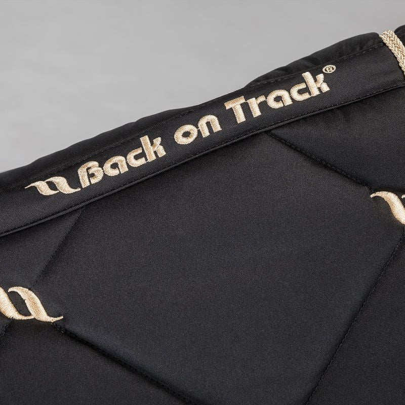 tapis de selle de dressage back on track night collection tapis de selle de dressage back on track night collection